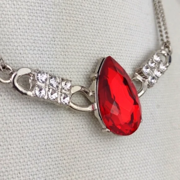 Vibrant Ruby Red Faceted Glass Jewel Rhinestone Silver Tone Choker Necklace - Picture 9 of 12
